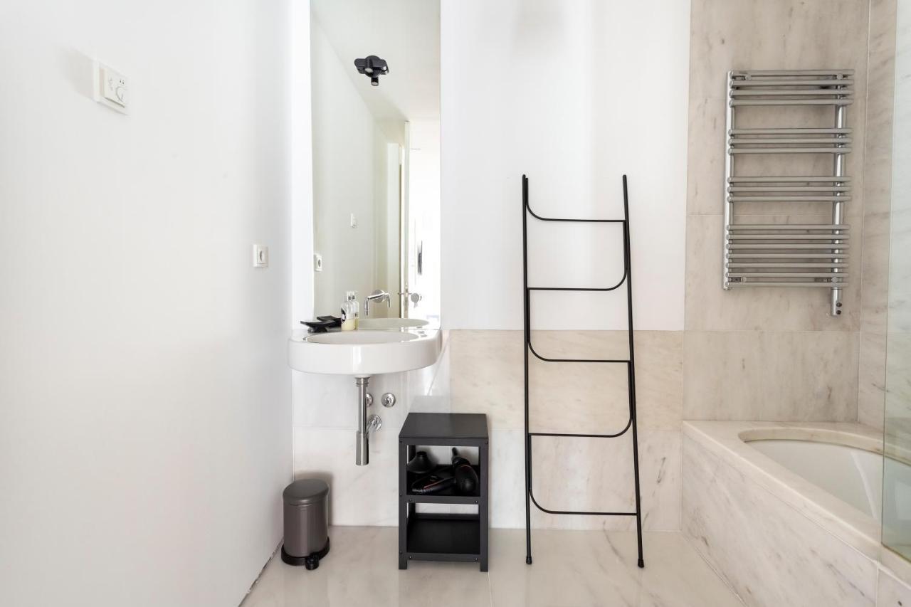 Altido Stylish 5Br Apt With Big Terrace In Principe Real Lisbon Luaran gambar